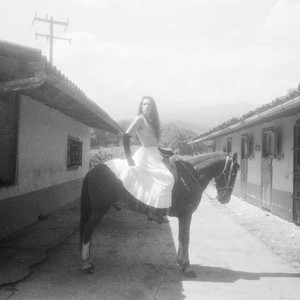 CORRE Y SUELTA A LOS PERROS Album Cover